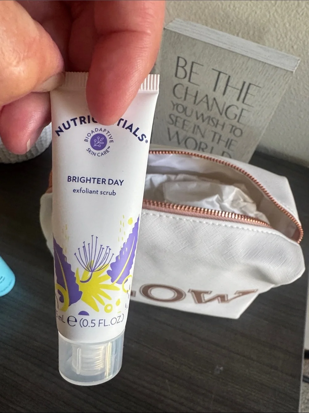 NuSkin Nutricentials Women's trial/trave size Skincare Set with GLOW makeup bag.